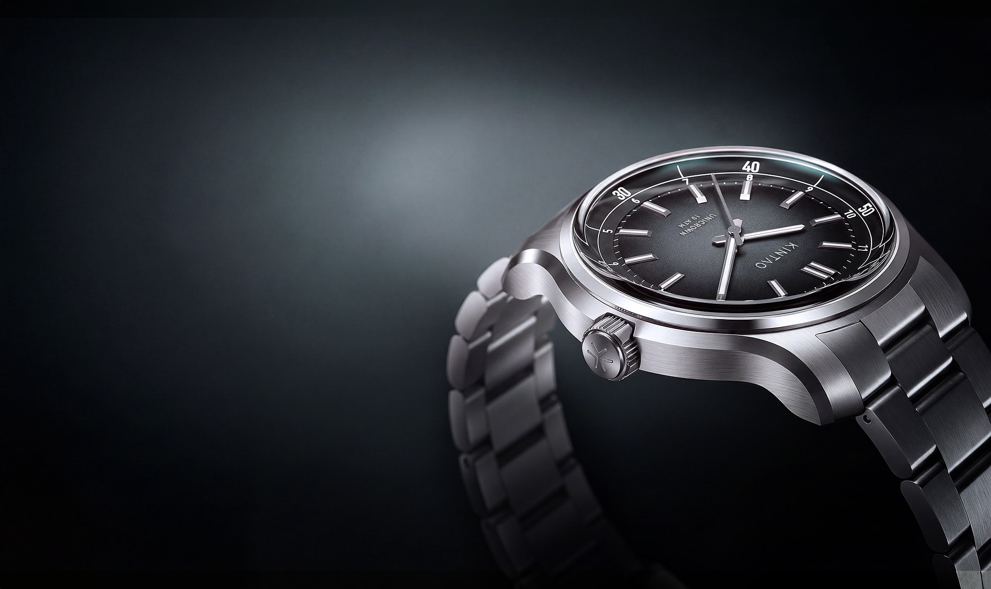UC1 Recurve, the polished curve around the crown and brushed steel case